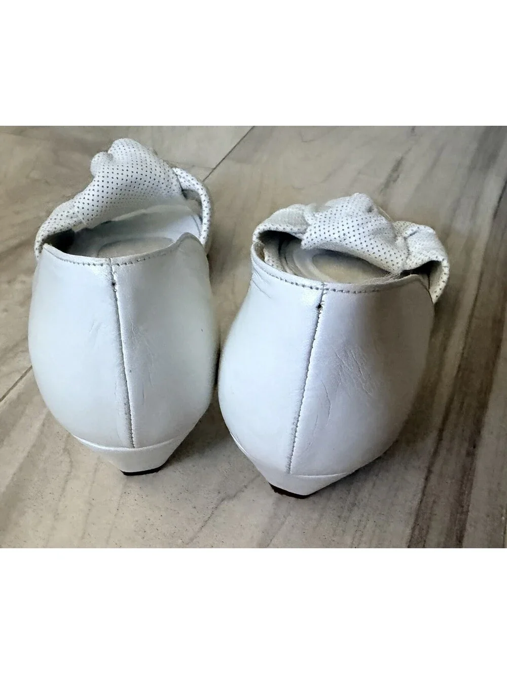 Julianelli Women's White leather Open toe Summer Sandals Low Heel Sz US 7 1/2 AA